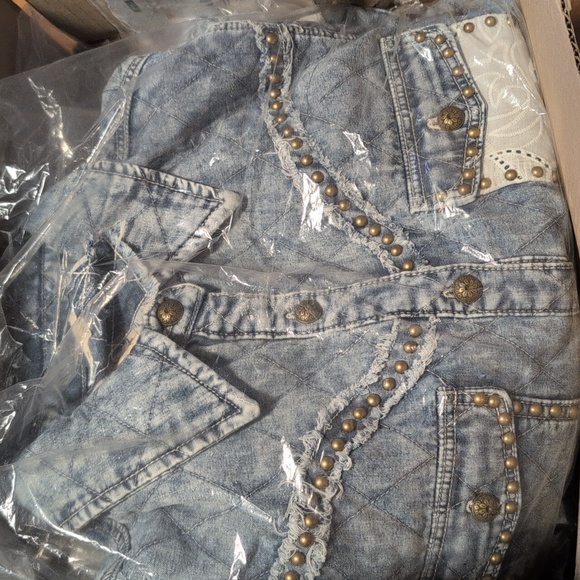 POL Light Blue Quilted Denim Jacket Western Inspired Studs And Eyelet Detail - Picture 10 of 17